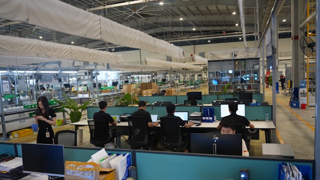 Artikelbild: IT-Outsourcing vs. Inhouse-IT: Was lohnt sich für KMU wirklich?